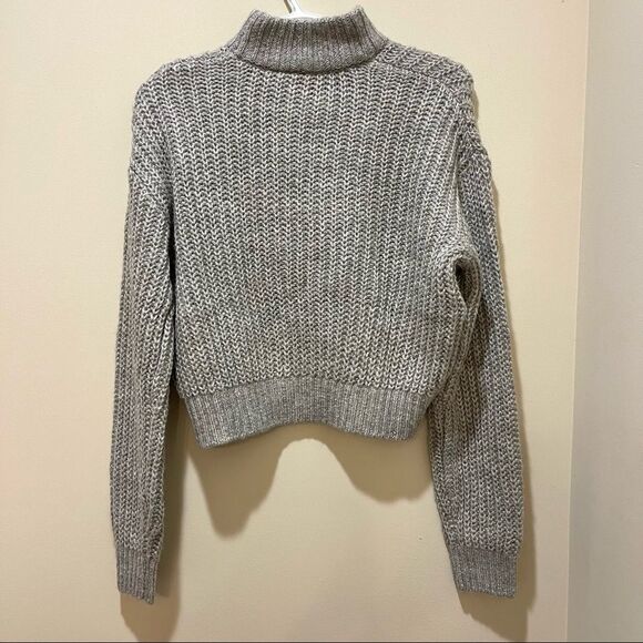 H&M Divided Gray Knitted Turtle Neck Crop long Sleeves Sweater XS - Picture 2 of 4